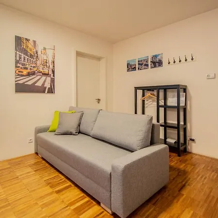 Modern With Balcony And Garage Appartement Prague