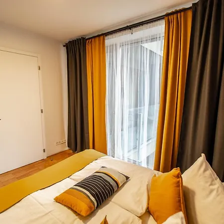 Modern With Balcony And Garage Apartment *