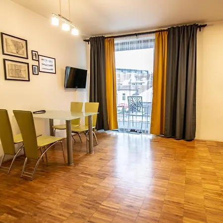 Apartment Modern With Balcony And Garage *